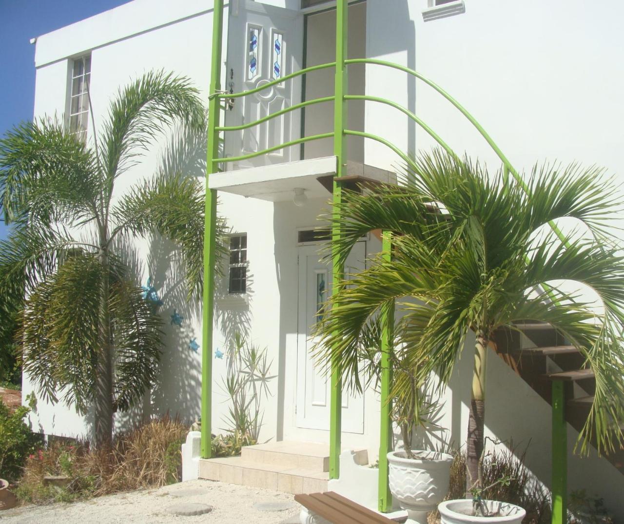 Coral Lane Beach Apartments Saint James Esterno foto